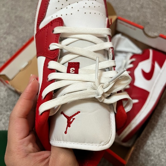 Gym Red Jordan 1 - Picture 2 of 3